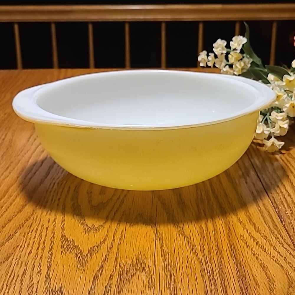 Vintage Pyrex 2 Qt Yellow Mixing Bowl
